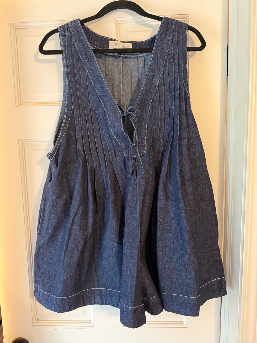 Veveret Sleeveless Pleated Denim Romper
